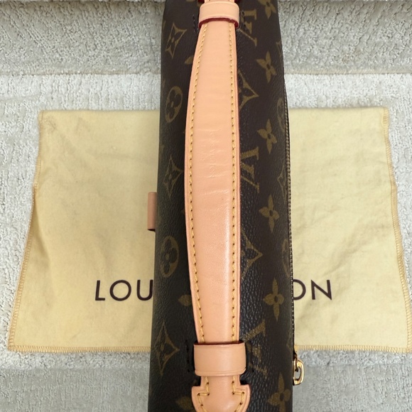 Louis Vuitton Monogram Pochette Metis - Picture 4 of 10